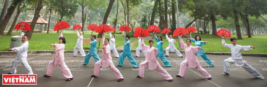 Hand fan martial arts