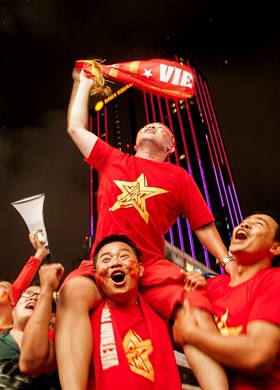 Người dân Thủ đô ăn mừng đội U23 Việt Nam giành Huy chương Vàng SEA Games 31