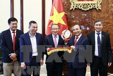 President receives football head coaches