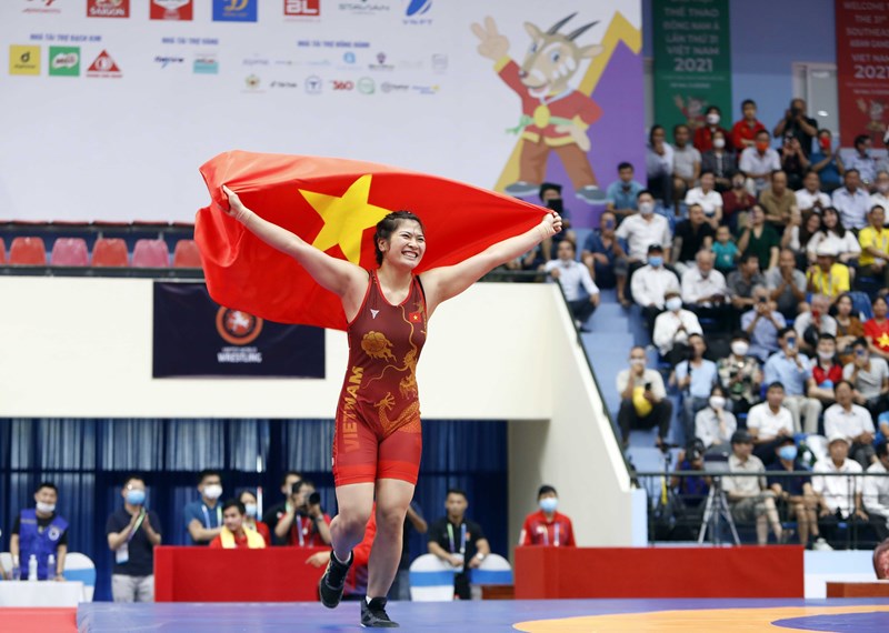 Vietnam's wrestlers win additional six gold medals on second competition day hinh anh 2