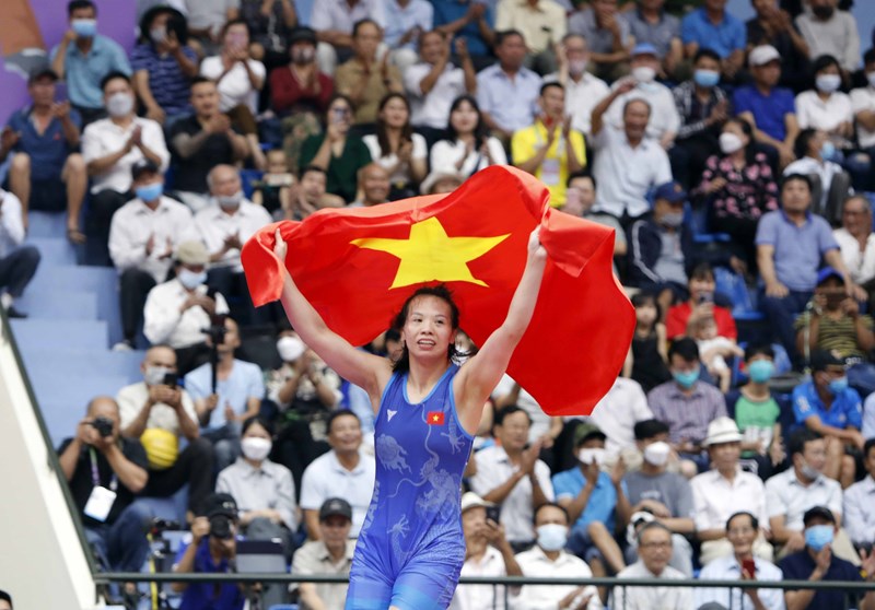 Vietnam's wrestlers win additional six gold medals on second competition day hinh anh 4