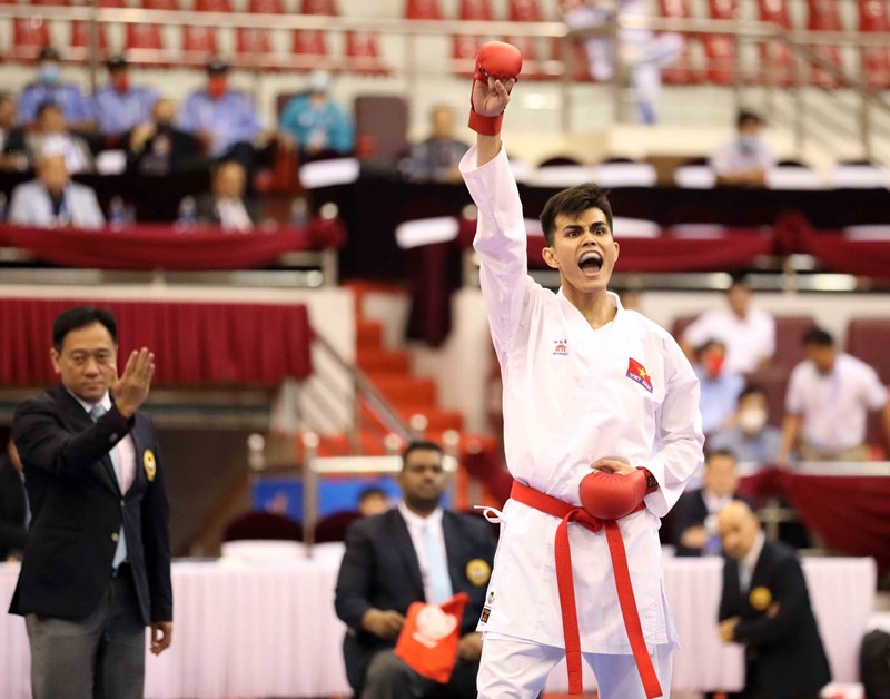 Vietnam earned four more golds in Karate hinh anh 3