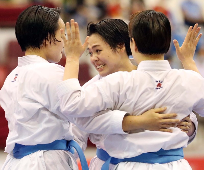 Vietnam earned four more golds in Karate hinh anh 5