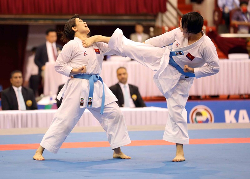Vietnam earned four more golds in Karate hinh anh 6
