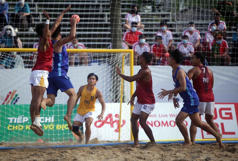 SEA Games 31 beach handball: Philippines defeat Thailand 2-0 hinh anh 4