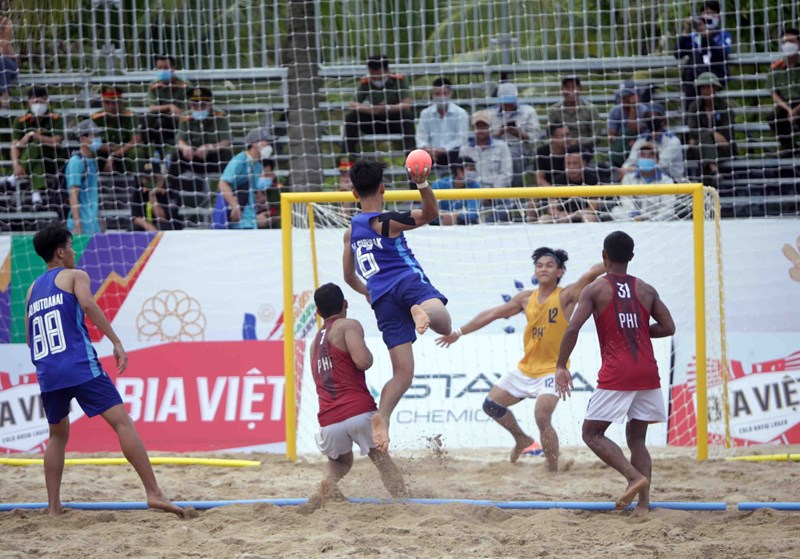 SEA Games 31 beach handball: Philippines defeat Thailand 2-0 hinh anh 1