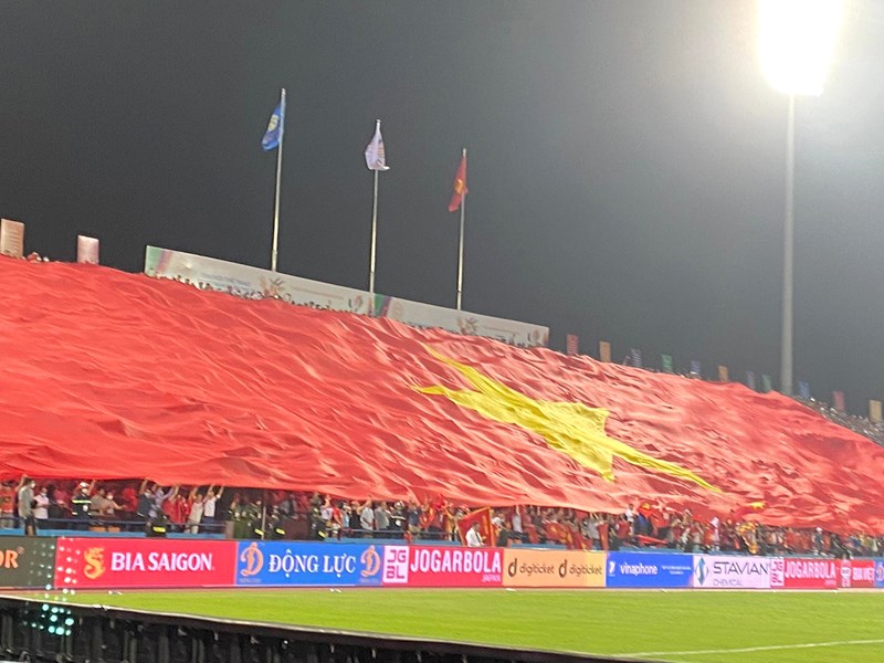 Đỗ Hoàng Yến, hội trưởng CĐV Vietnam Golden Star (VGS): 'Chúng tôi sẽ cổ vũ ấn tượng hơn cho U23 Việt Nam' hình ảnh 1 VTV6 trực tiếp U23 Việt Nam vs U23 Malaysia, Hội CĐV Việt Nam, Đỗ Hoàng Yến, SEA Games 31, U23 Việt Nam, U23 Malaysia, tifo mưa giấy, kèn vuvuzela, đại kỳ Việt Nam