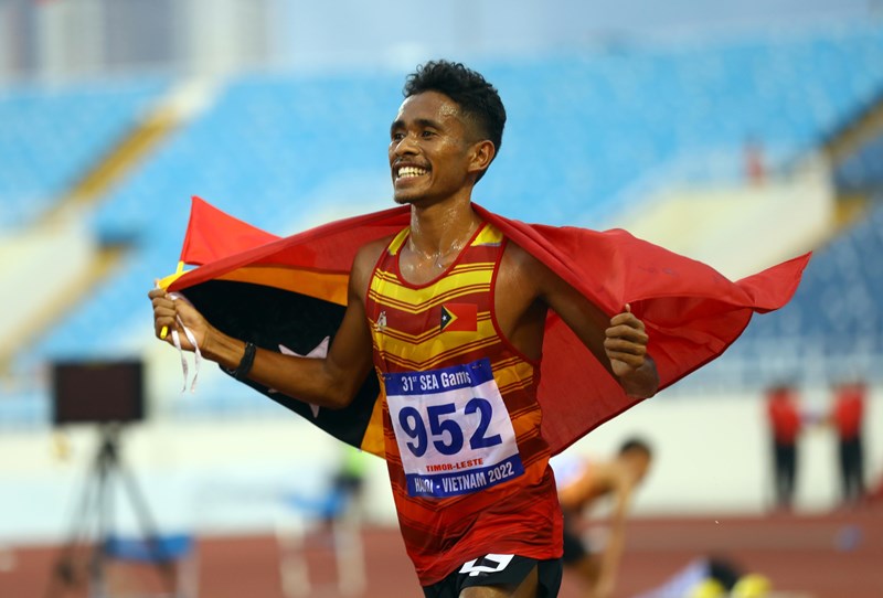 Regional fans impressed with Vietnamese, Timor Leste runners’ celebration at SEA Games 31 hinh anh 1