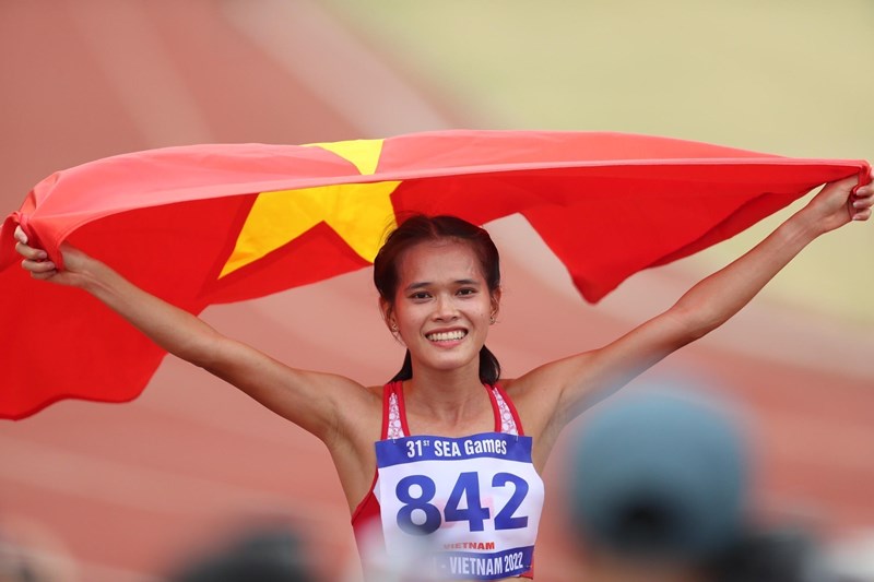 SEA Games 31: Track and field athletes win additional two gold medals for Vietnam hinh anh 1
