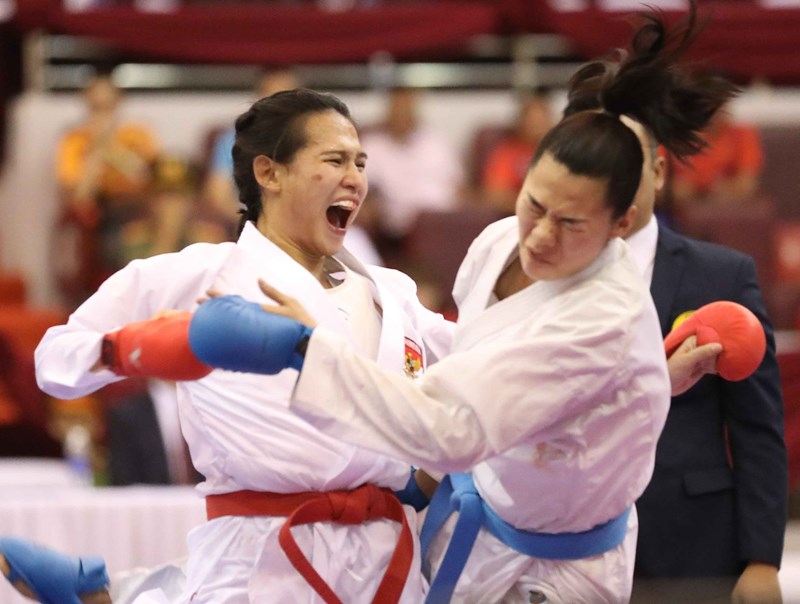 SEA Games 31: Vietnam secure another gold in women’s kumite team hinh anh 1