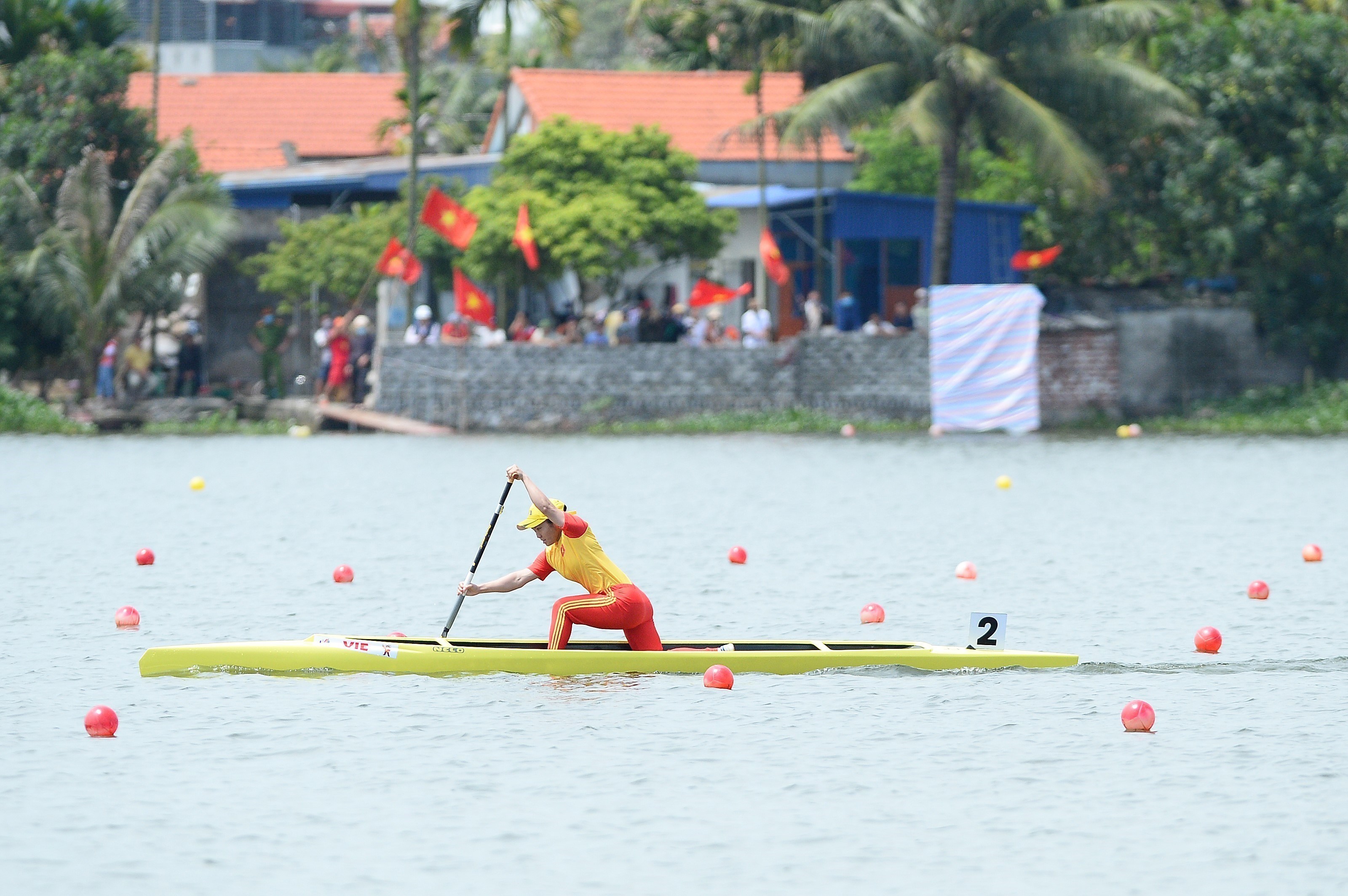 Vietnam win gold in canoeing and shooting Featured Pictures Trang